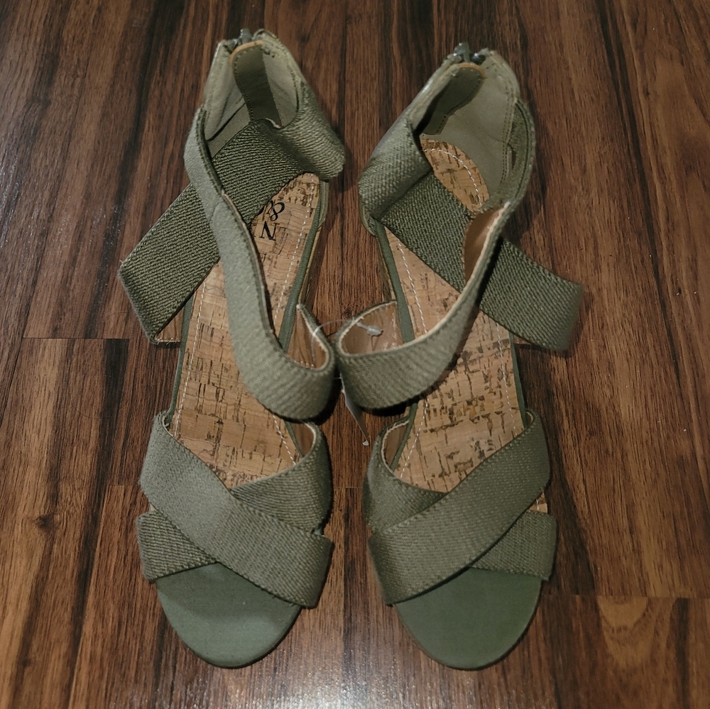 WOMENS WEDGES...